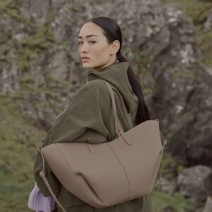 Edition Textured Taupe CYME NWT - full set with box and dust bag